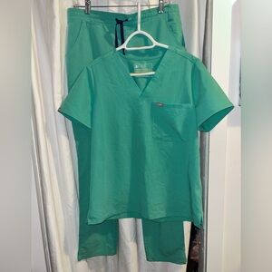 Figs Surgical Green Scrub Set